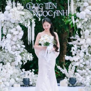 Hoa cưới cầm tay cô dâu 02